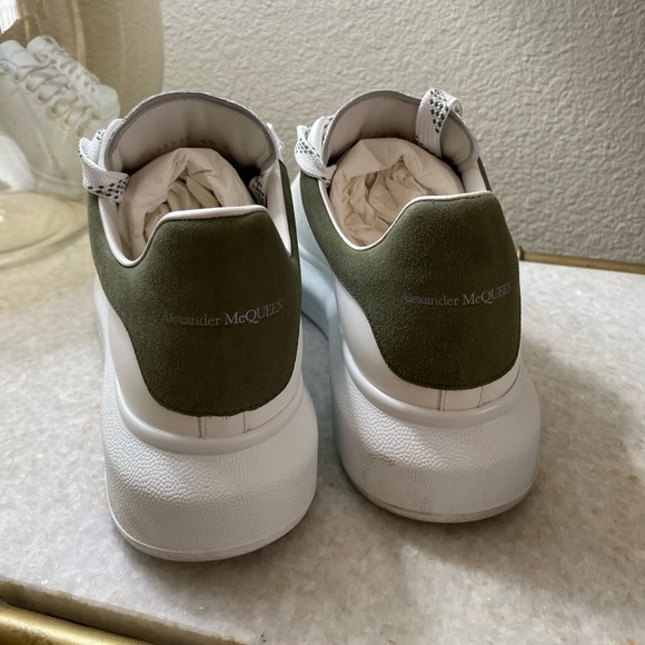 Alexander McQueen sneakers. Like new. Box extra shoe laces and tags included. - Picture 4 of 6